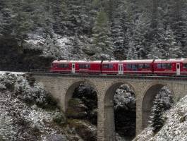 Advent Švicarska alpskim željeznicama